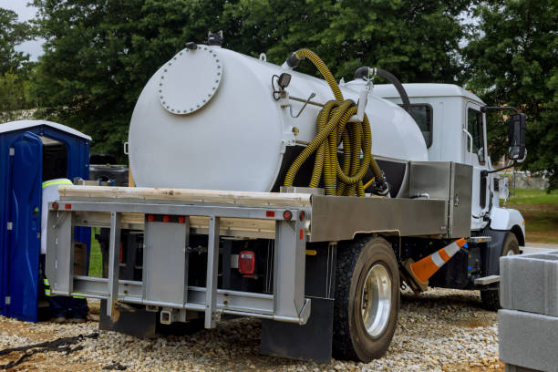 Porta potty delivery and setup in Bolindale, OH